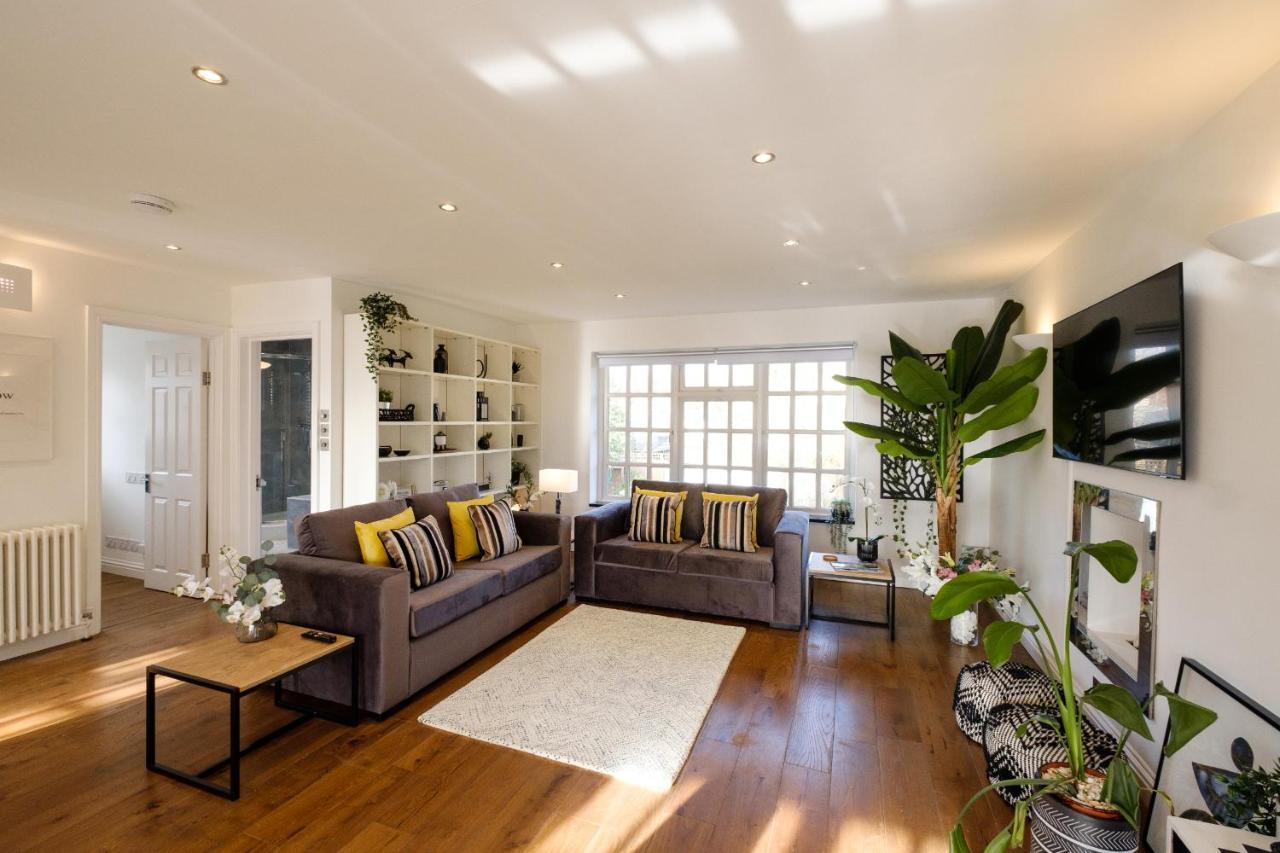 Riverwalk North Apartment